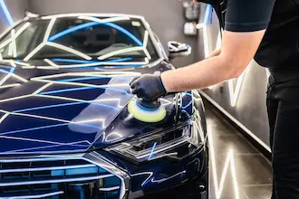 mechanic polishing car image at auto garage in abu dhabi